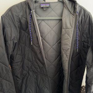 Men's Patagonia windbreaker in medium black